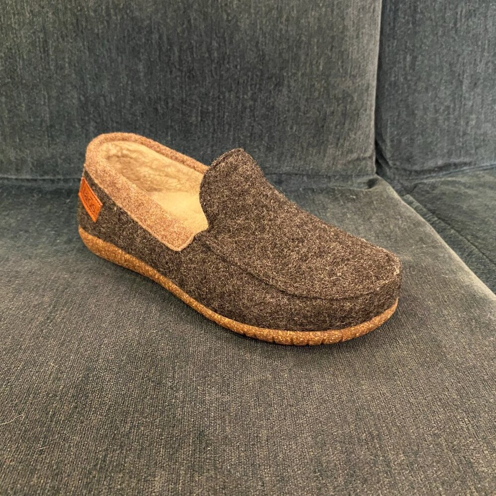 Taos - Woolfer Charcoal - Multiple Sizes (NEW W/ BOX)